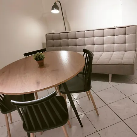 Urban Deluxe Apartment *